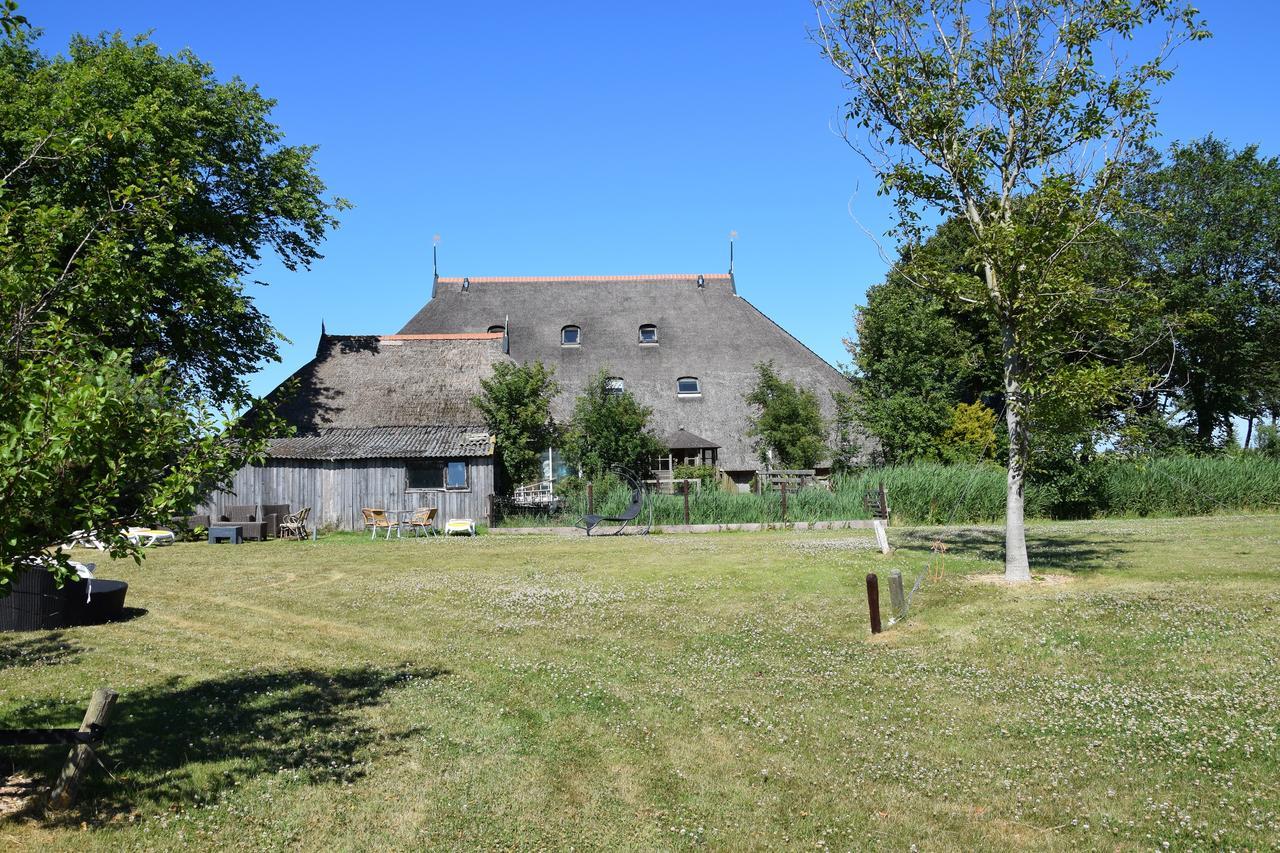 Bed and Breakfast De Hocht Nes  Экстерьер фото